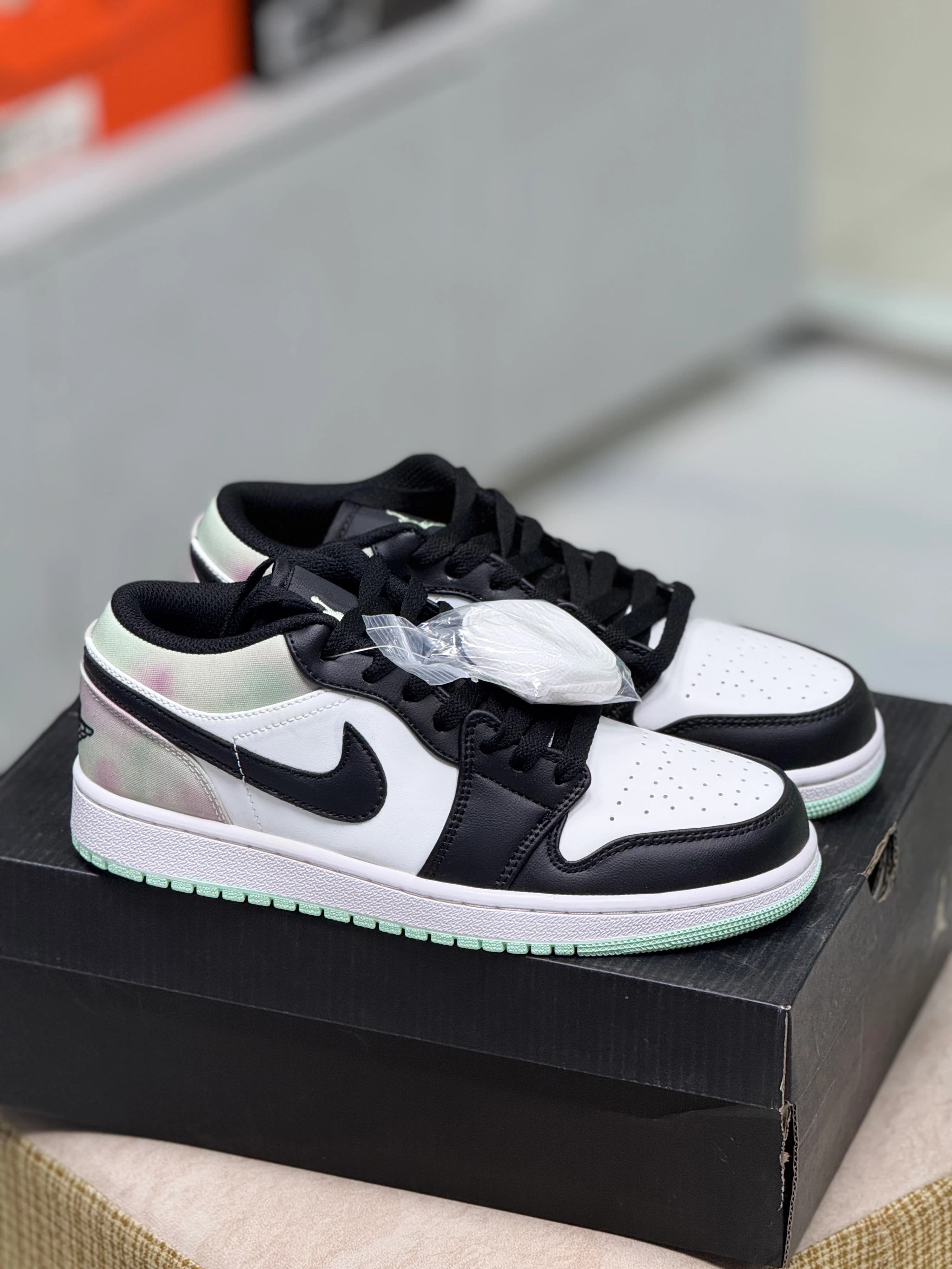 Nike Air Jordan 1 Low SE | Easter Pastel Tie Dye thumbnail 3