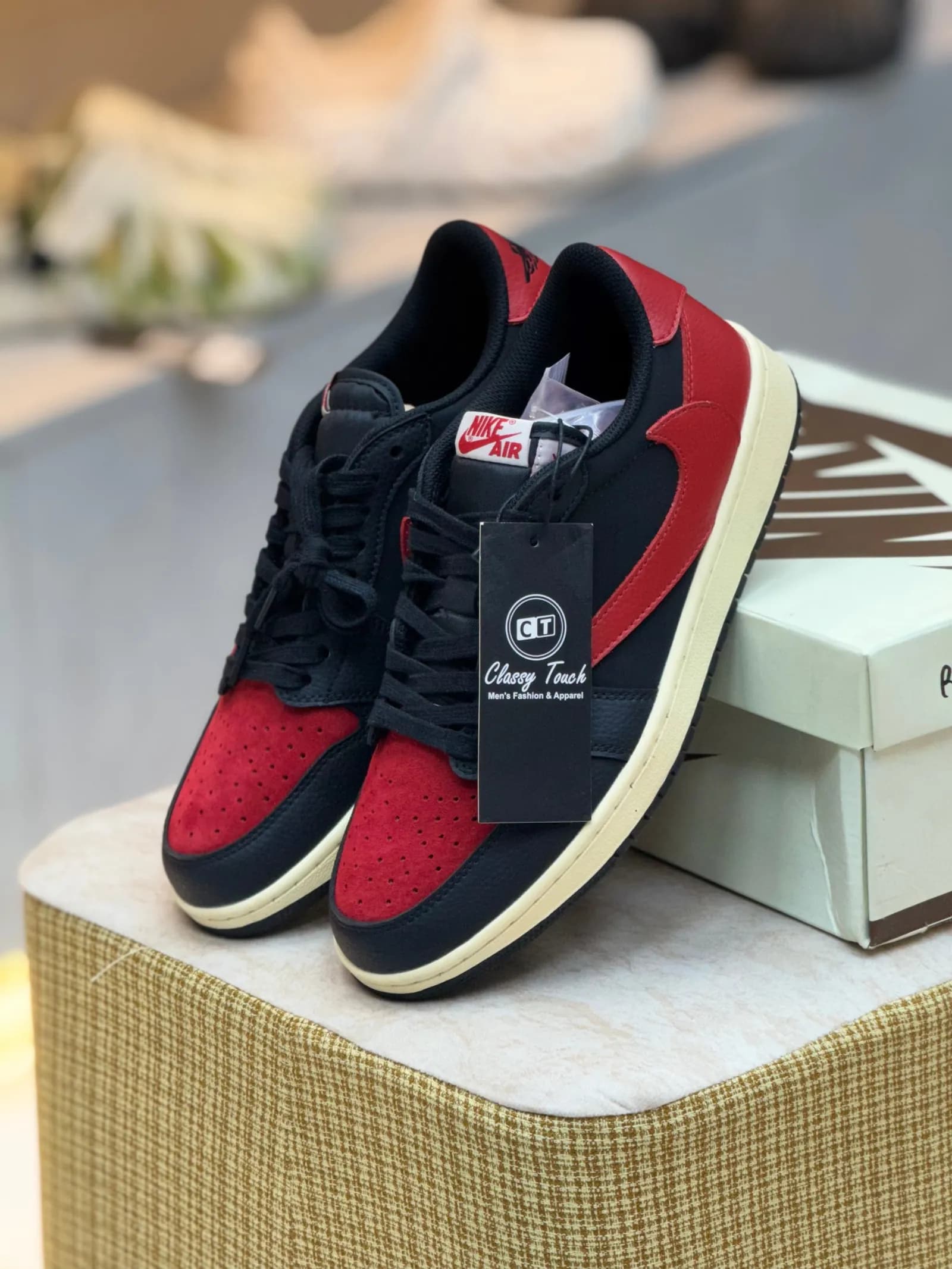 Nike Air J1 Retro Low | OG Bred thumbnail 2