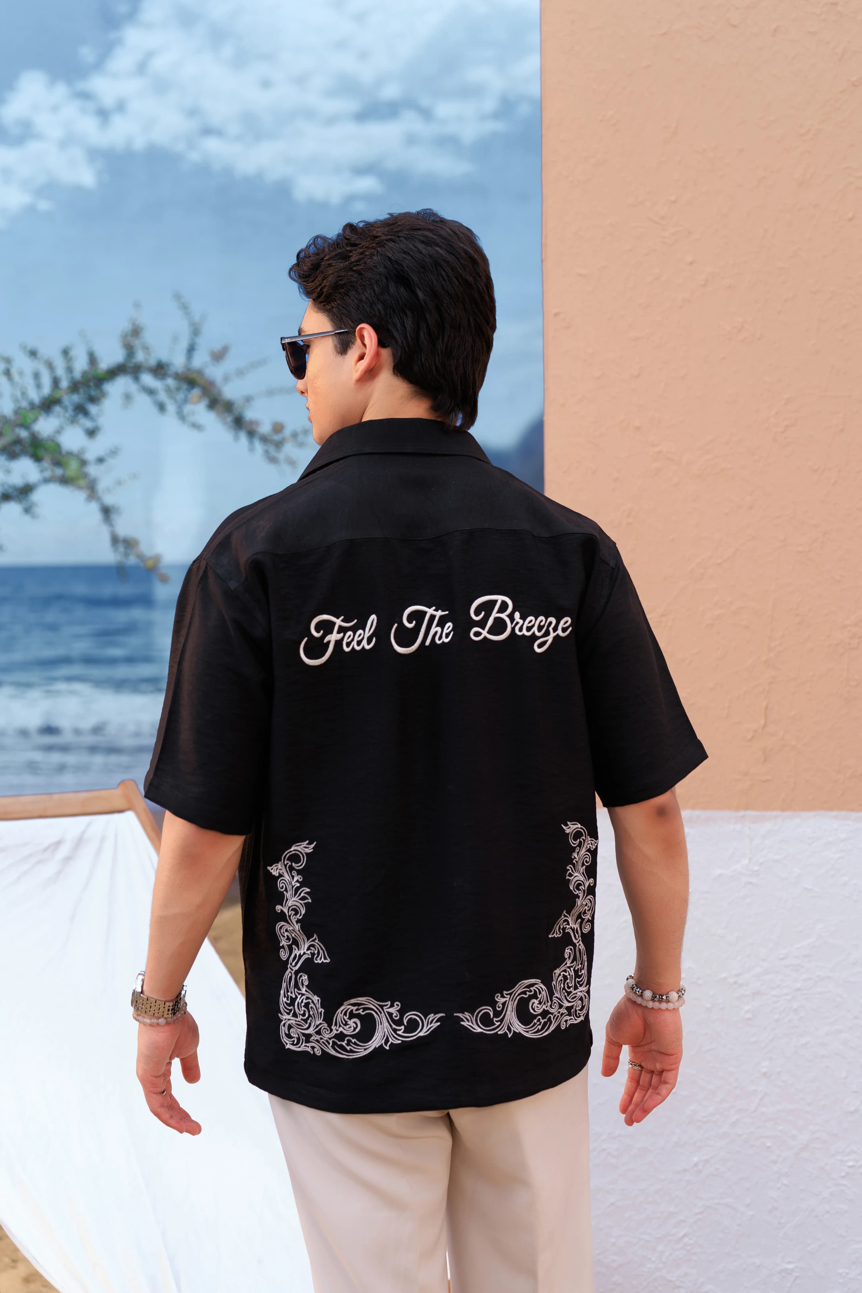 Boxy Embo Shirts - Black thumbnail 1