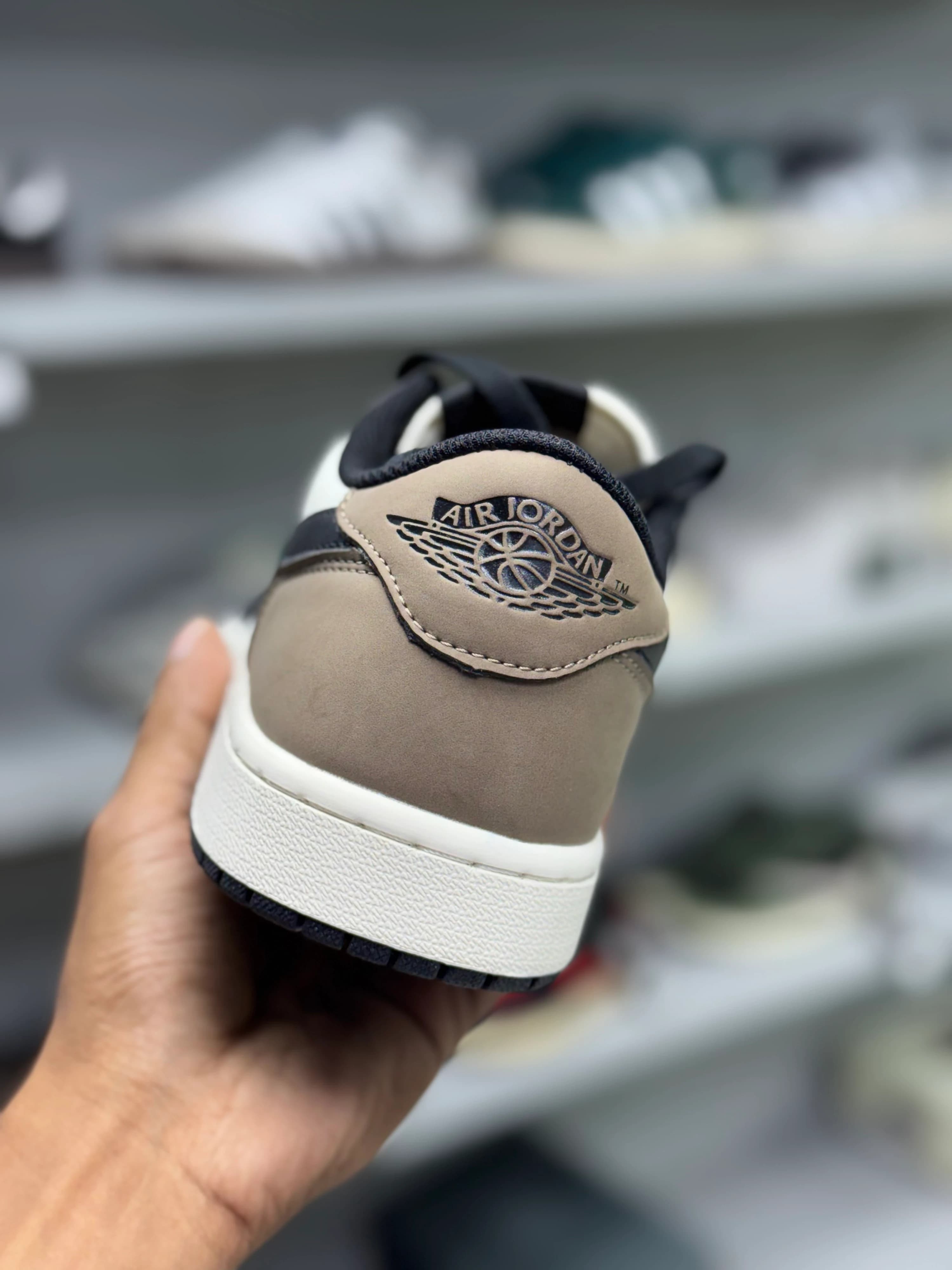 Nike Air Jordan 1 Retro Low OG | Dark Mocha thumbnail 4