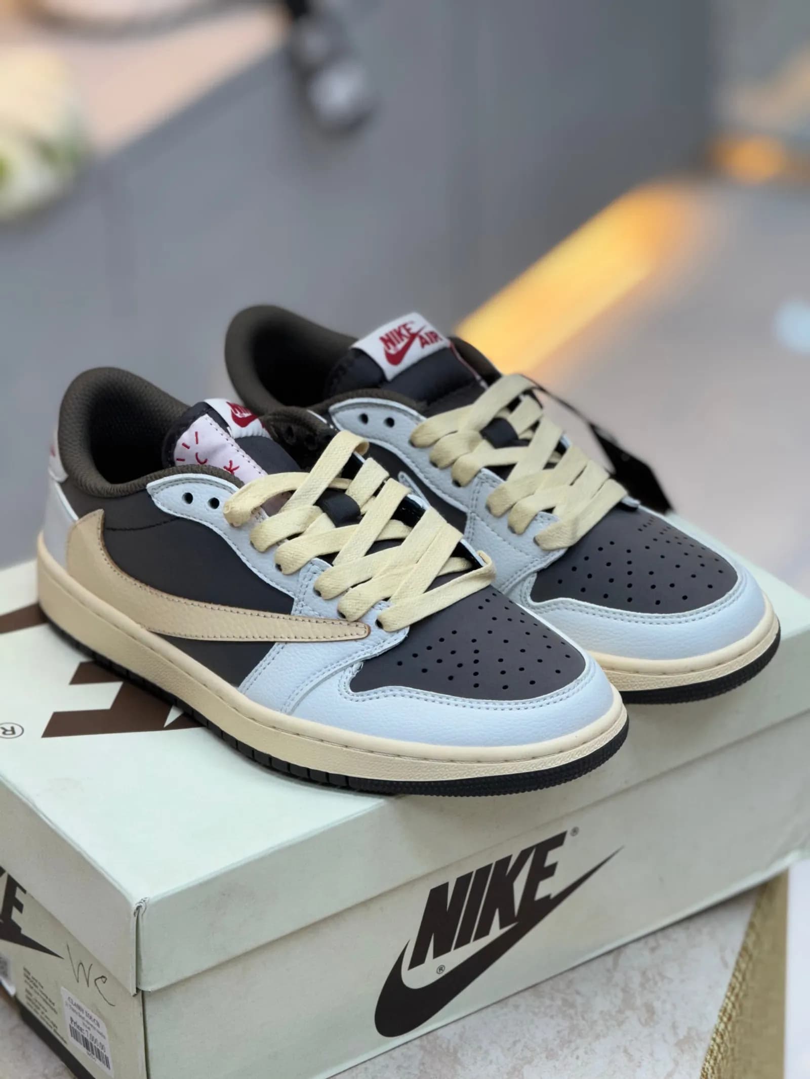 Nike J1 | Travis Scott Reverse Mocha thumbnail 4