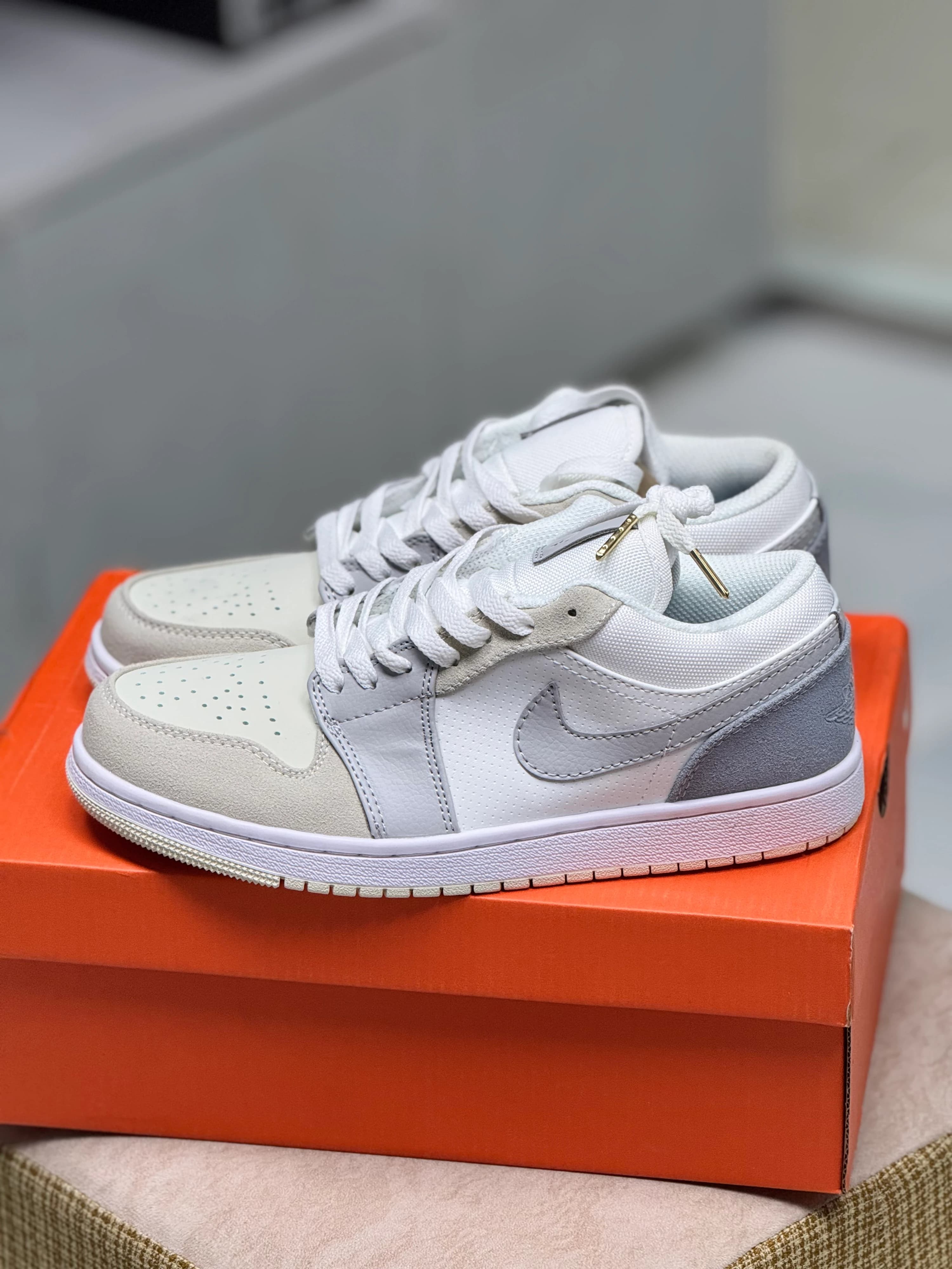 Nike Air Jordan 1 Low | Paris thumbnail 2