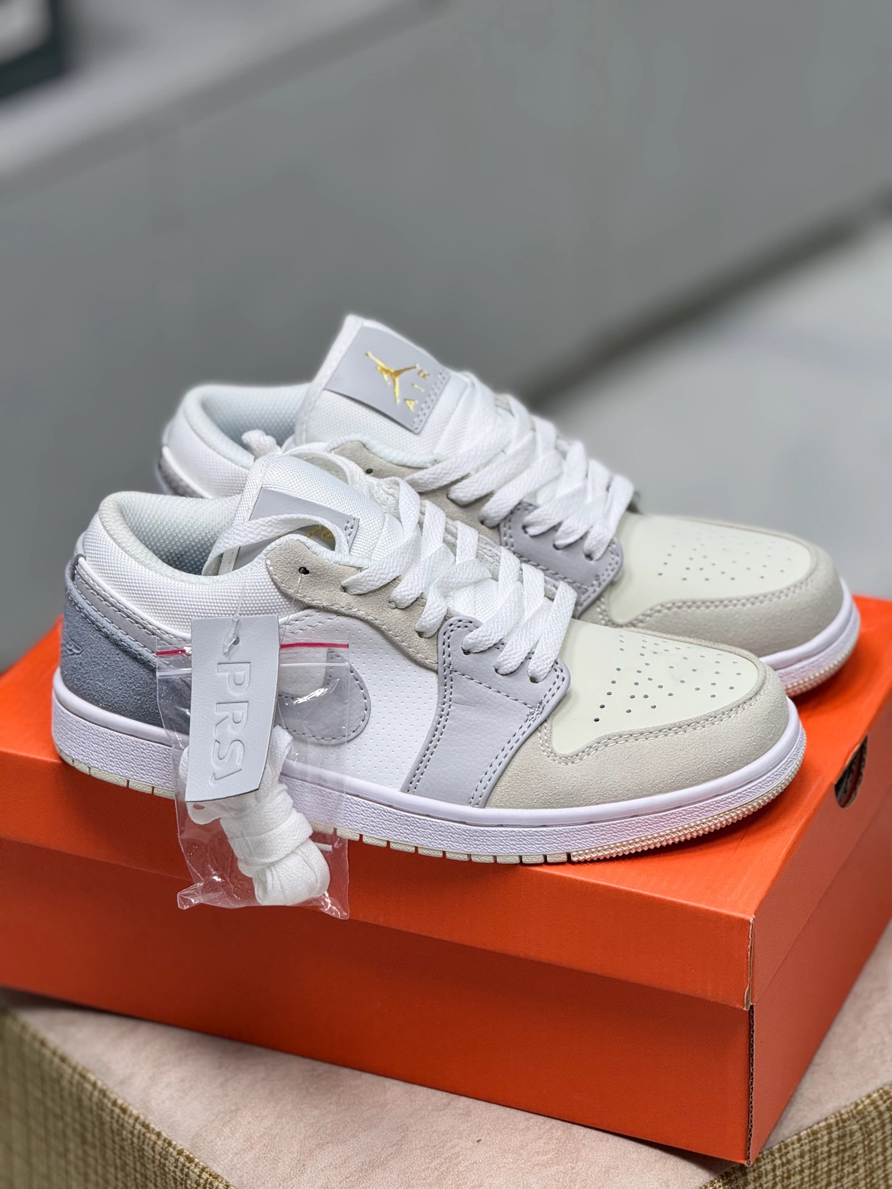 Nike Air Jordan 1 Low | Paris thumbnail 3