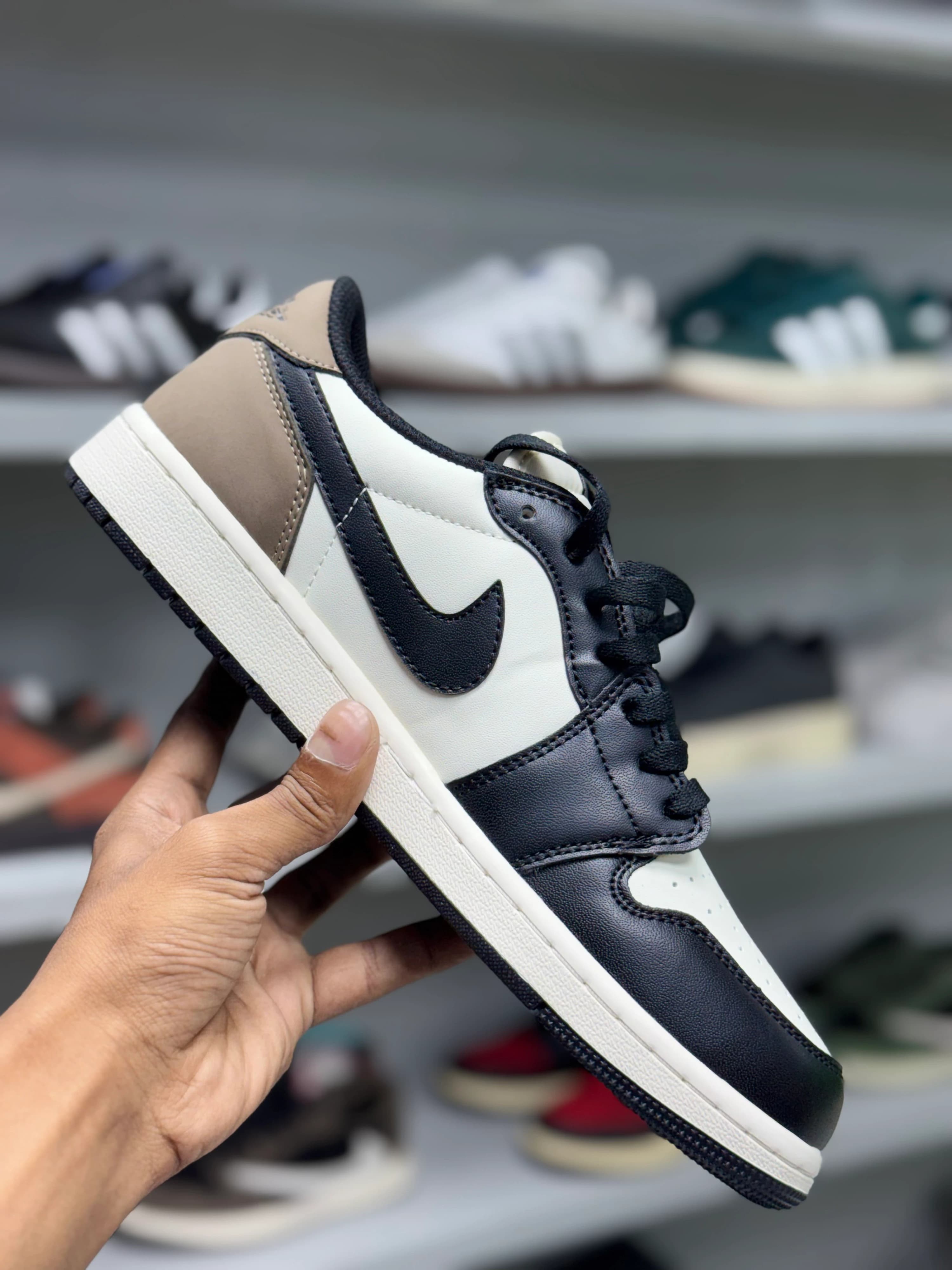 Nike Air Jordan 1 Retro Low OG | Dark Mocha thumbnail 1
