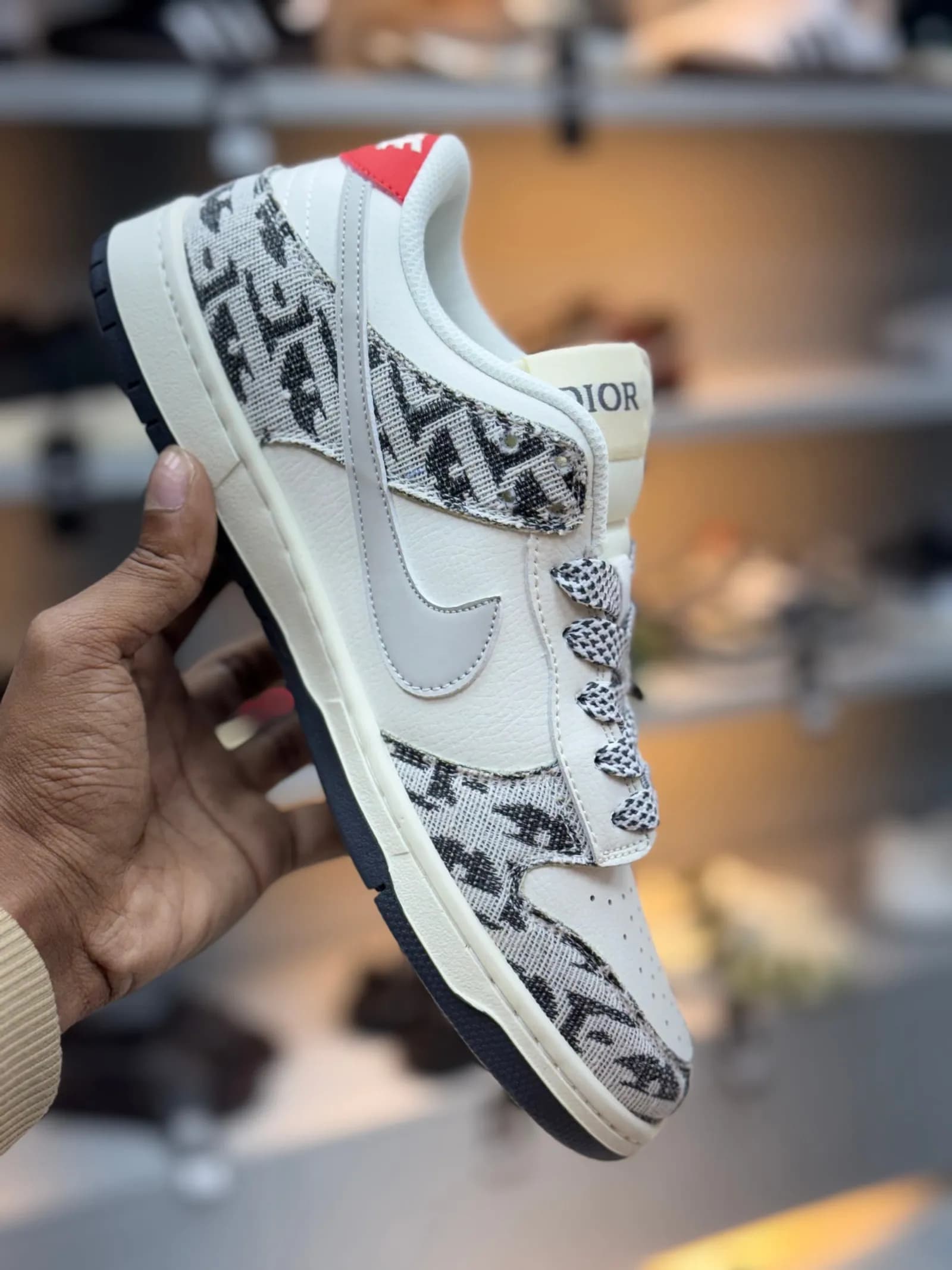 Nike SB Dunk Low | Dior thumbnail 2