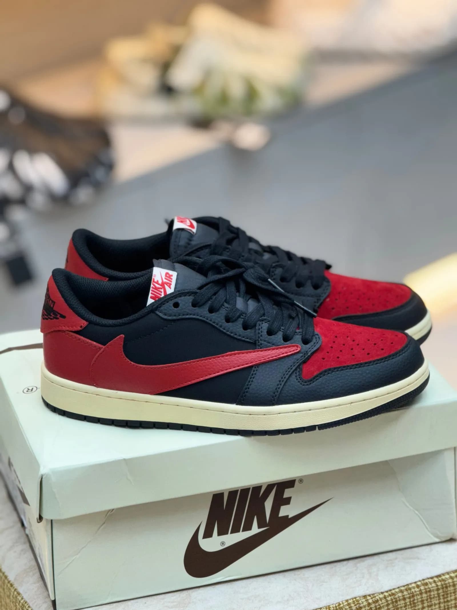 Nike Air J1 Retro Low | OG Bred thumbnail 3