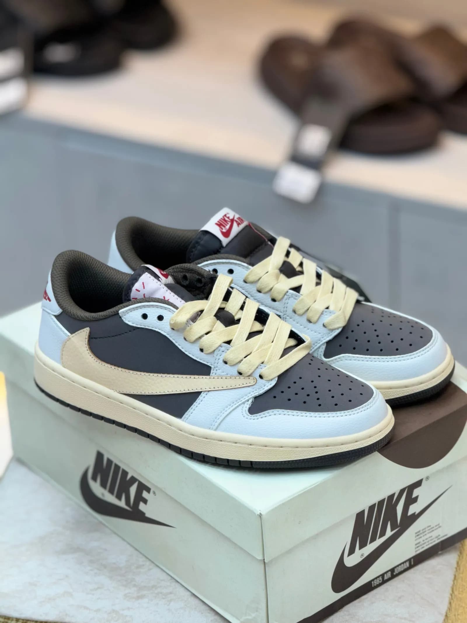 Nike J1 | Travis Scott Reverse Mocha thumbnail 1