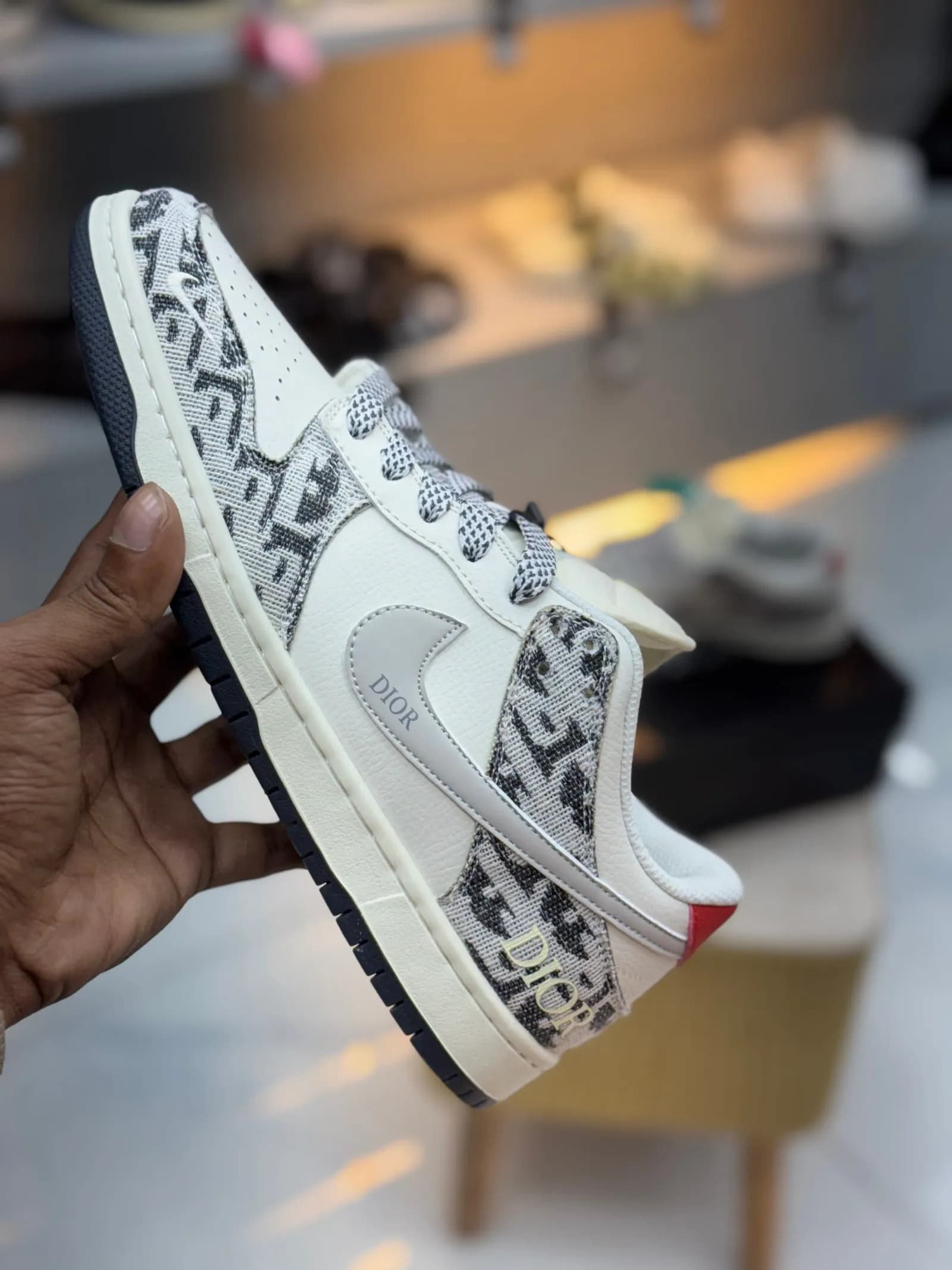 Nike SB Dunk Low | Dior thumbnail 4